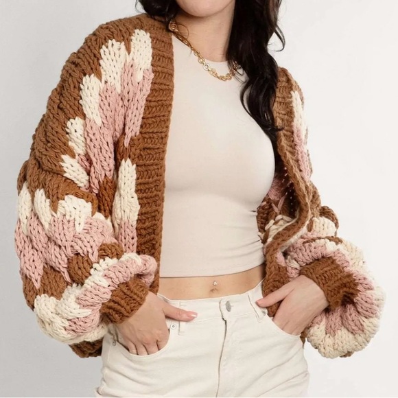 Saachi CHUNKY KNIT CARDIGAN CROPPED - one size - Picture 1 of 9
